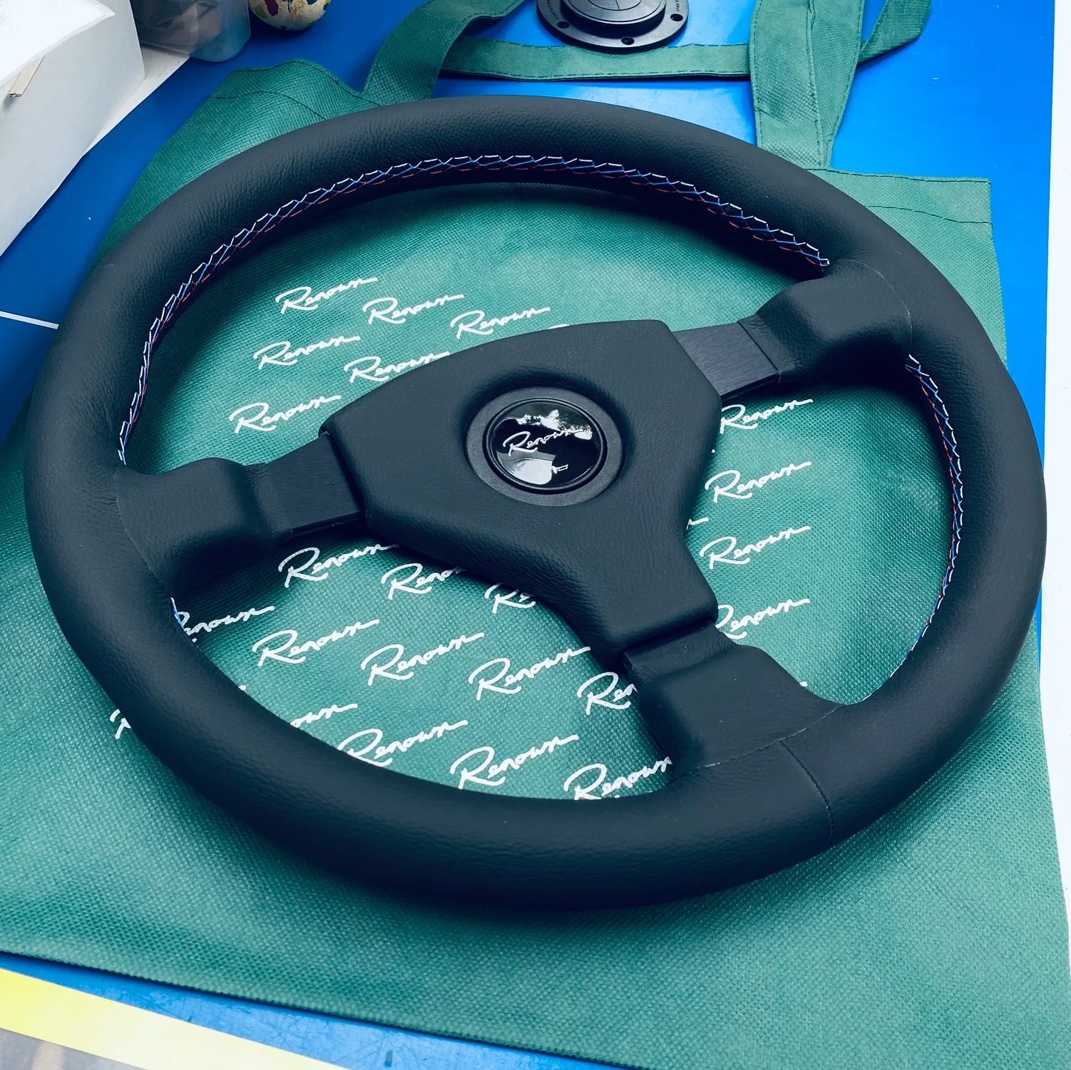 Renown Time Trial Silver Leather Renown steering hexalogic wheel